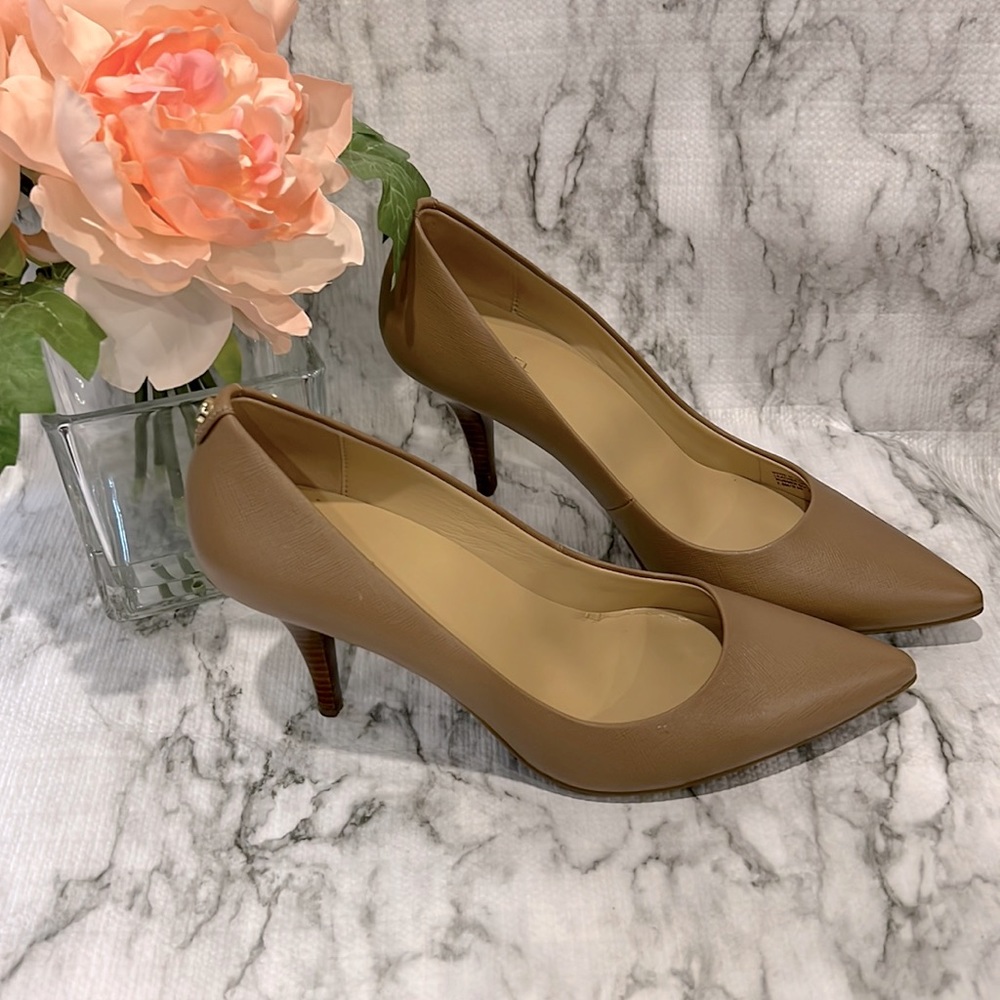 Michael Kors tan pumps 7.5M